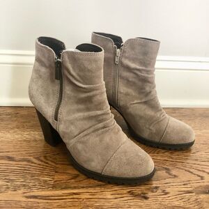 White Mountain Taft Suede Zip Up Ankle Boot in Light Taupe - Size 10